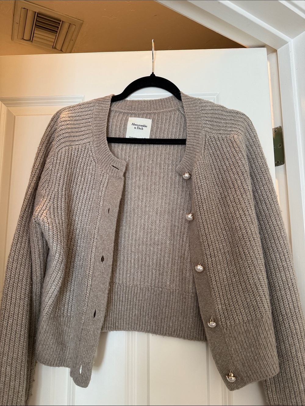 Abercrombie & Fitch Pearl-Button Cropped Cardigan - Taupe